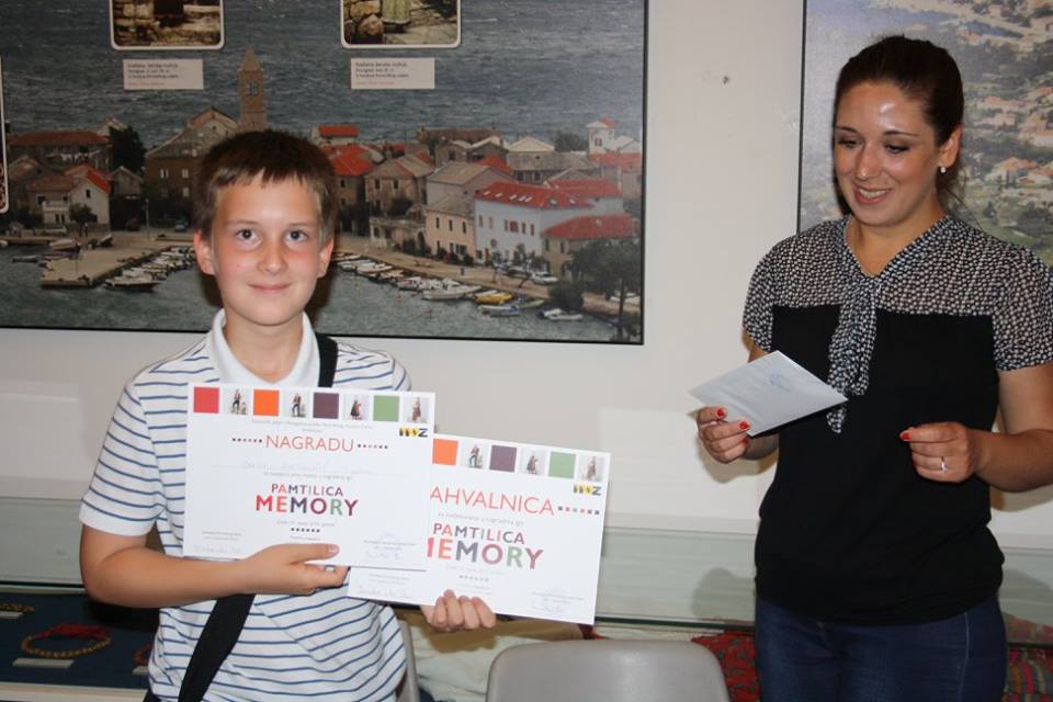 Etno dani: Osnovci igrali “Igru pamtilicu” u Gradskoj straži Etno dani: Osnovci igrali “Igru pamtilicu” u Gradskoj straži