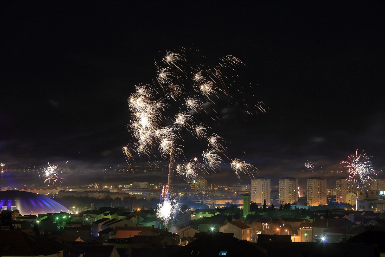 Zadarski doček Nove godine uz veliki vatromet Zadarski doček Nove godine uz veliki vatromet