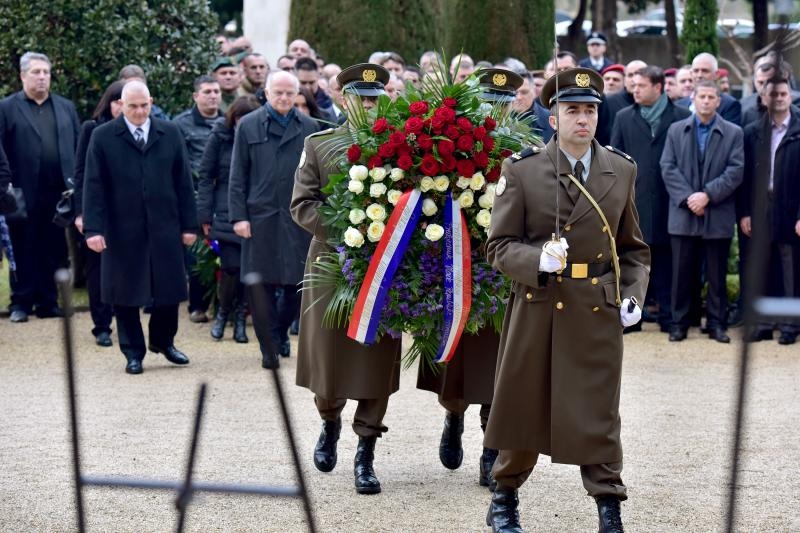 Svecanim postrojavanjem i mimohodom kroz grad postrojbi sudionica obiljezena je 22. obljetnica vojno-redarstvene akcije Maslenica. Photo: Dino Stanin/PIXSELL Svecanim postrojavanjem i mimohodom kroz grad postrojbi sudionica obiljezena je 22. obljetnica vojno-redarstvene akcije Maslenica. Photo: Dino Stanin/PIXSELL