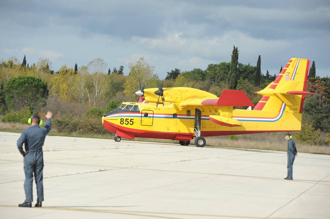 Posade dvaju Canadiara vratili se s uspješne misije u sjevernoj Italiji Posade dvaju Canadiara vratili se s uspješne misije u sjevernoj Italiji