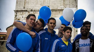 Druženje s košarkašima Zadra u Caffe baru Forum, Foto: Mia Čop Druženje s košarkašima Zadra u Caffe baru Forum, Foto: Mia Čop