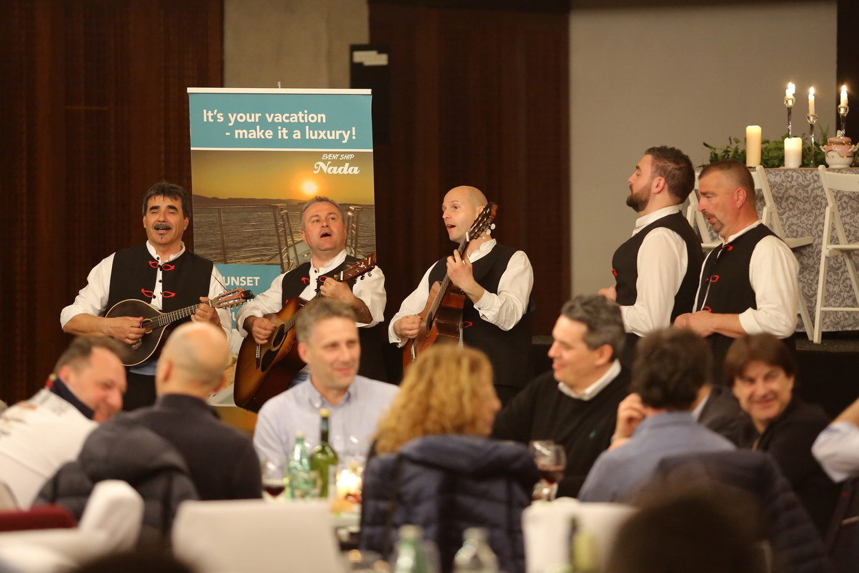 Talijanski agenti i novinari na gala večeri u Arsenalu