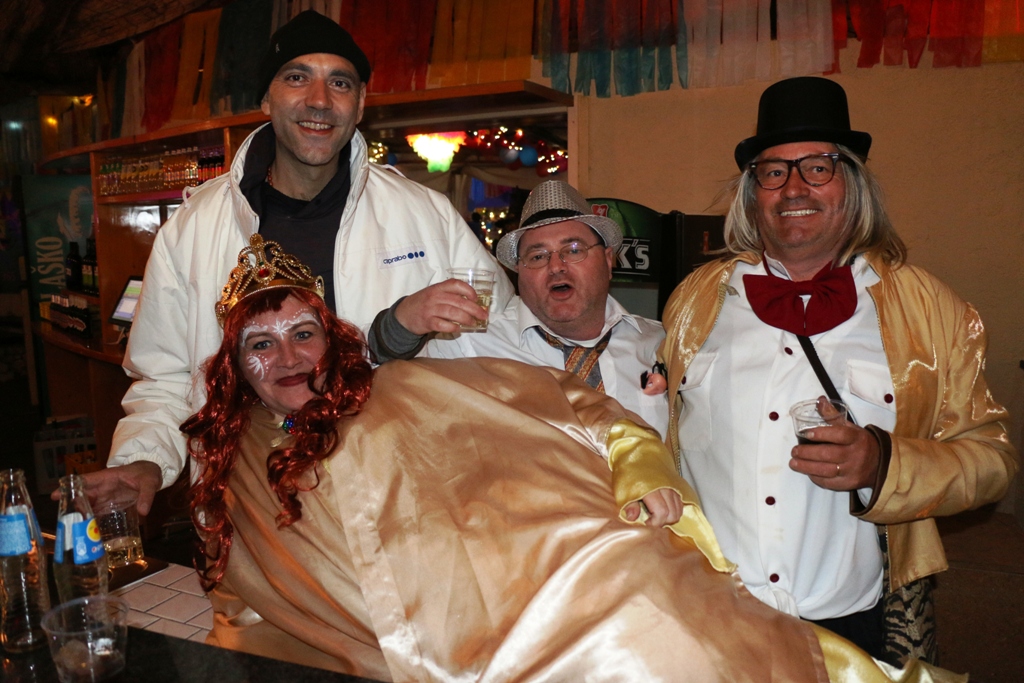 Virske maškare: Nedjelja u znaku zvijezdice Meri, Tota i Tempo Banda