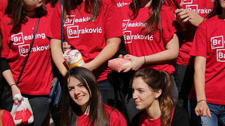 Zadarski maturanti donirali brašno Socijalnoj samoposluzi Zadarski maturanti donirali brašno Socijalnoj samoposluzi