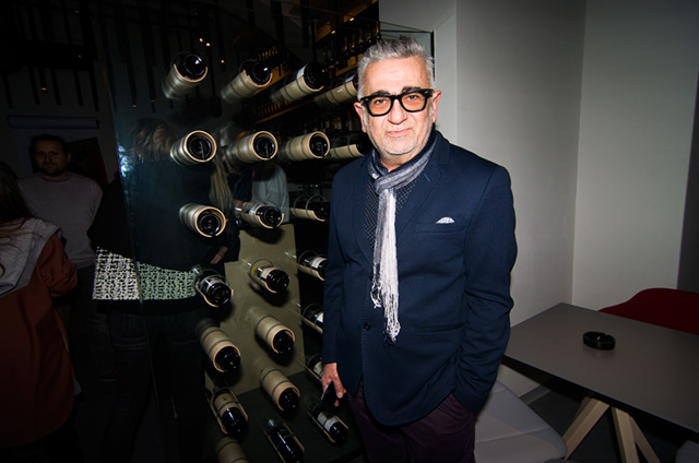 Jučer je Zagreb postati bogatiji za još jednu destinaciju za opuštanje Bistroteka Bar, u kojoj će svi posjetitelji moći uživati u bogatoj ponudi whiskey-a, cognaca, gina, ruma, koktela, kojeg će prepoznati svi ljubitelji ovog jedinstvenog užitka. Dobru Jučer je Zagreb postati bogatiji za još jednu destinaciju za opuštanje Bistroteka Bar, u kojoj će svi posjetitelji moći uživati u bogatoj ponudi whiskey-a, cognaca, gina, ruma, koktela, kojeg će prepoznati svi ljubitelji ovog jedinstvenog užitka. Dobru