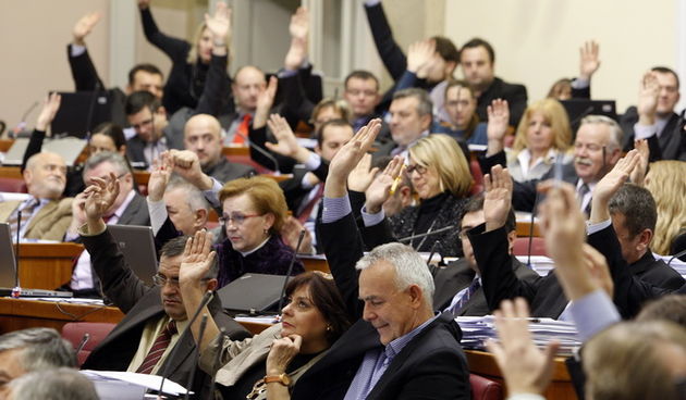Zagreb, 141212.
Sabor.
Zastupnici Hrvatskog Sabora glasovali su o do sada raspravljenim tockama i time zakljucili ovogodisnji rad.
Foto: Davor Pongracic / CROPIX