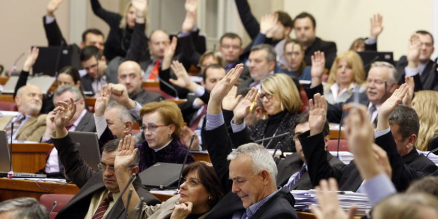 Zagreb, 141212.
Sabor.
Zastupnici Hrvatskog Sabora glasovali su o do sada raspravljenim tockama i time zakljucili ovogodisnji rad.
Foto: Davor Pongracic / CROPIX
