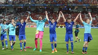 Velika fešta hrvatskih nogometaša i navijača u Bordeauxu nakon pobjede nad Španjolskom 2-1. Photo: Sanjin Strukic/PIXSELL Velika fešta hrvatskih nogometaša i navijača u Bordeauxu nakon pobjede nad Španjolskom 2-1. Photo: Sanjin Strukic/PIXSELL