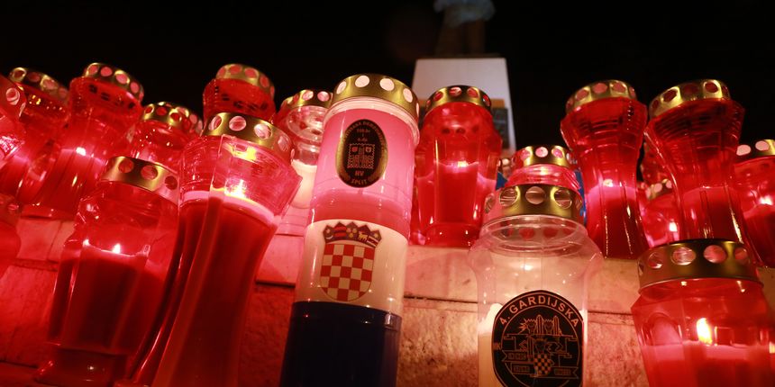 Split: Građani upalili svijeće za Vukovar u Vukovarskoj ulici