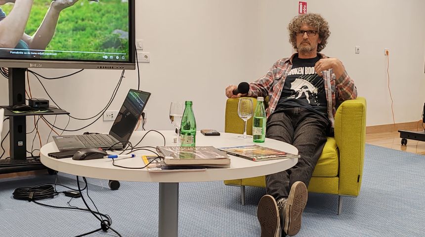 Poznati zadarski fotograf Stipe Surać predstavio se mladima u Gradskoj knjižnici u programu kojeg je organizirao Američki kutak.