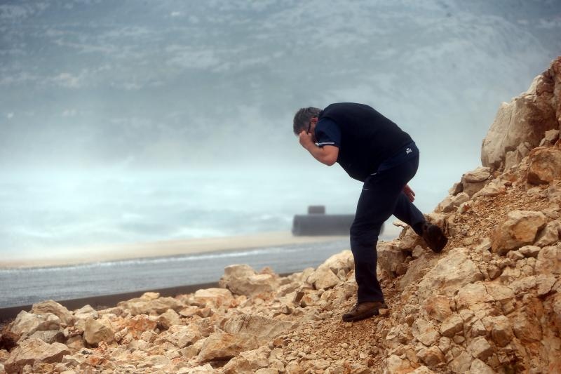 Olujna bura prekinula trajektni promet između Prizne i Žigljena. Photo: Dalibor Urukalović/PIXSELL Olujna bura prekinula trajektni promet između Prizne i Žigljena. Photo: Dalibor Urukalović/PIXSELL