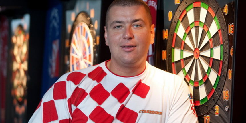 Zadar, 250609. Dvorana Kresimira Cosica u Zadru u kojoj se ovih dana odrzava Svetsko prvenstvo u pikadu. Boris Krcmar iz Zagreba postao je svjetski prvak u pikadu (pojedinacna konkurencija). Foto : Vladimir Ivanov / CROPIX Zadar, 250609. Dvorana Kresimira Cosica u Zadru u kojoj se ovih dana odrzava Svetsko prvenstvo u pikadu. Boris Krcmar iz Zagreba postao je svjetski prvak u pikadu (pojedinacna konkurencija). Foto : Vladimir Ivanov / CROPIX