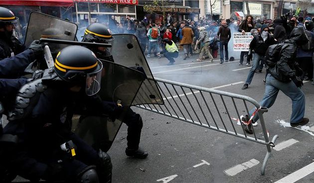 U Parizu se sukobili prosvjednici i policija, Foto: Hina