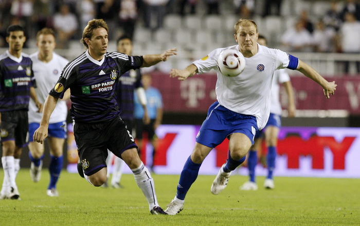 Split, 300910.
Stadion Poljud.
Nogometna utakmica drugog kola Europske lige,
Hajduk – Anderlecht.
Na fotografiji: Senijad Ibricic.
Foto: Ante Cizmic / CROPIX Split, 300910.
Stadion Poljud.
Nogometna utakmica drugog kola Europske lige,
Hajduk – Anderlecht.
Na fotografiji: Senijad Ibricic.
Foto: Ante Cizmic / CROPIX