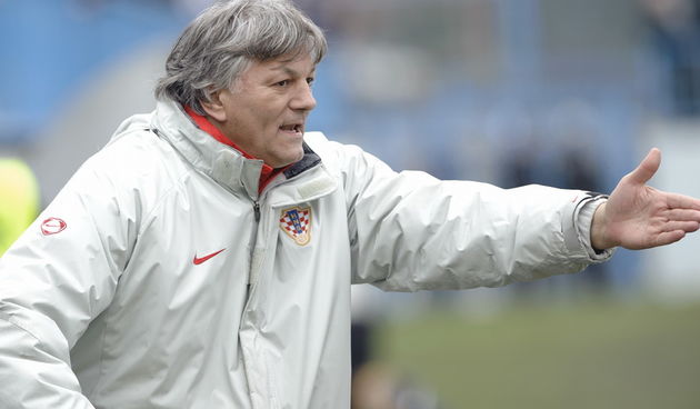 Sinj, 260313.Gradski stadion.Kvalifikacijska utakmica za UEFA Europsko U17 prvenstvo u nogometu 2013/14.Elitno kolo, grupa 1, susret reprezentacija Hrvatske i Belgije.Na fotografiji: izbornik hrvatske U17 reprezentacije Ivan Gudelj.Foto: Tom Dubravec