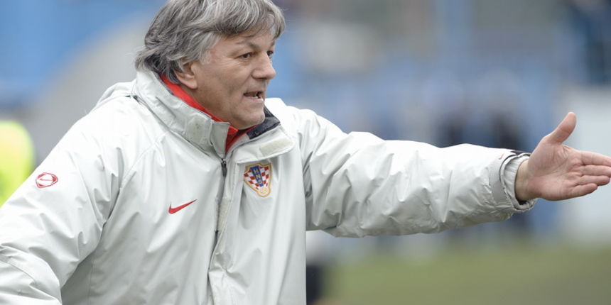 Sinj, 260313.Gradski stadion.Kvalifikacijska utakmica za UEFA Europsko U17 prvenstvo u nogometu 2013/14.Elitno kolo, grupa 1, susret reprezentacija Hrvatske i Belgije.Na fotografiji: izbornik hrvatske U17 reprezentacije Ivan Gudelj.Foto: Tom Dubravec Sinj, 260313.Gradski stadion.Kvalifikacijska utakmica za UEFA Europsko U17 prvenstvo u nogometu 2013/14.Elitno kolo, grupa 1, susret reprezentacija Hrvatske i Belgije.Na fotografiji: izbornik hrvatske U17 reprezentacije Ivan Gudelj.Foto: Tom Dubravec