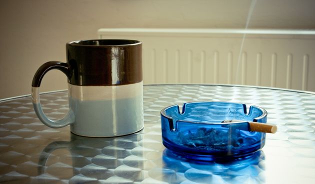 Kava, cigareta, pepeljara