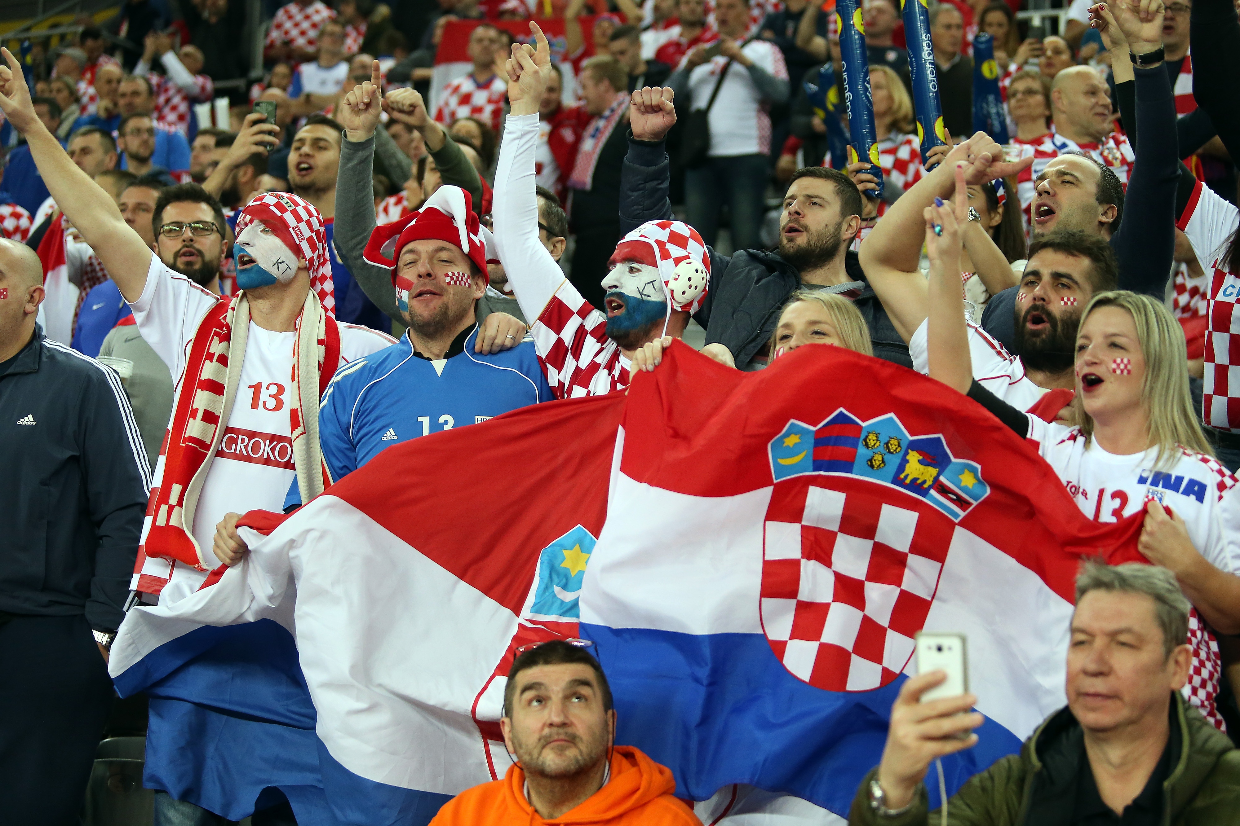 Fantastična atmosfera u Areni: dobro raspoloženi navijači ‘nose’ naše igrače protiv Norveške Fantastična atmosfera u Areni: dobro raspoloženi navijači ‘nose’ naše igrače protiv Norveške