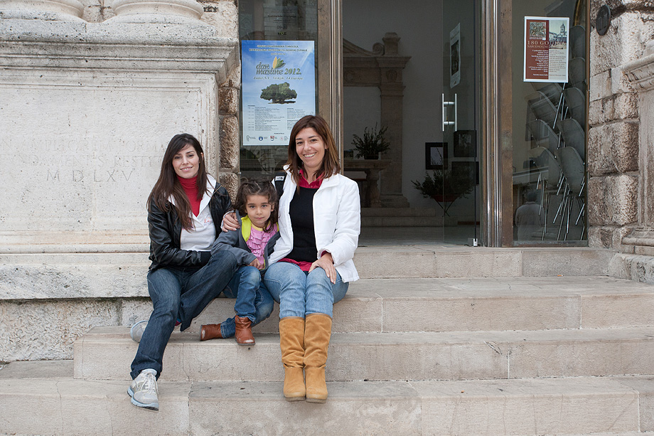 Top model Lorena Dias Terezinho i njena sestra Mara Dias, pronašle davno izgubljenu obitelj u Bibinjama, foto: Leo Banić Top model Lorena Dias Terezinho i njena sestra Mara Dias, pronašle davno izgubljenu obitelj u Bibinjama, foto: Leo Banić