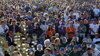 Zadar, 080510.
Zadar je domacin Susreta katolicke mladezi 2010. 
Susret ce trajati dva dana a u njemu ce sudjelovati preko 30.000 mladih iz Hrvatske i svijeta. 
Na slici: misa u sportskom centru Visnjik.
Foto: Vladimir Ivanov  / CROPIX
