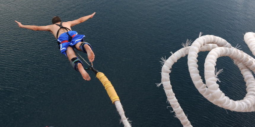 Zadar, 010710.
Danas je na Maslenickom mostu otvorena sezona Bungee Jumpinga.
Foto: Andrija Lucic / Cropix