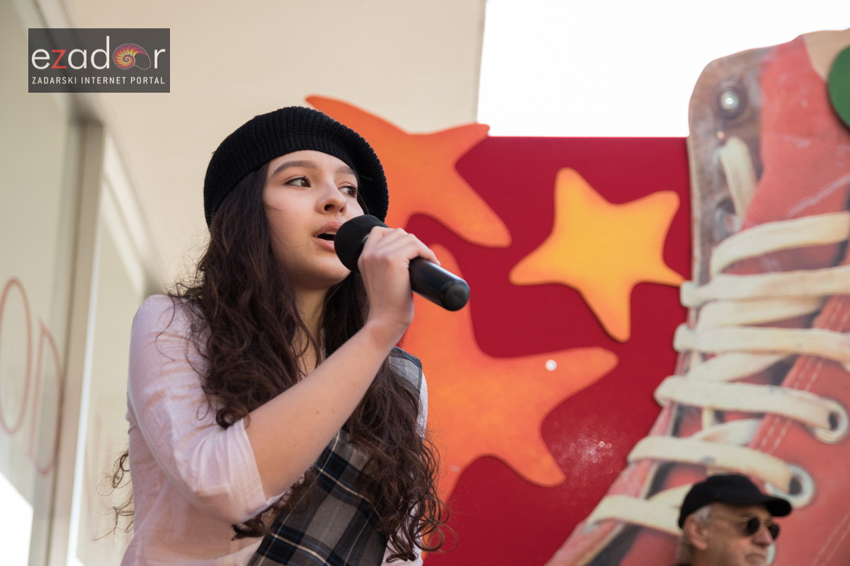 Zadarski karneval 2018: Povorka maškaranih skupina od Gradskih vrata preko Foruma do Narodnog trga Zadarski karneval 2018: Povorka maškaranih skupina od Gradskih vrata preko Foruma do Narodnog trga