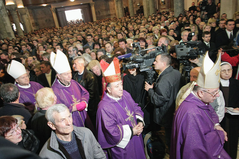 Posljednji ispraćaj nadbiskupa Ivana Prenđe (foto: Marin Gospić)