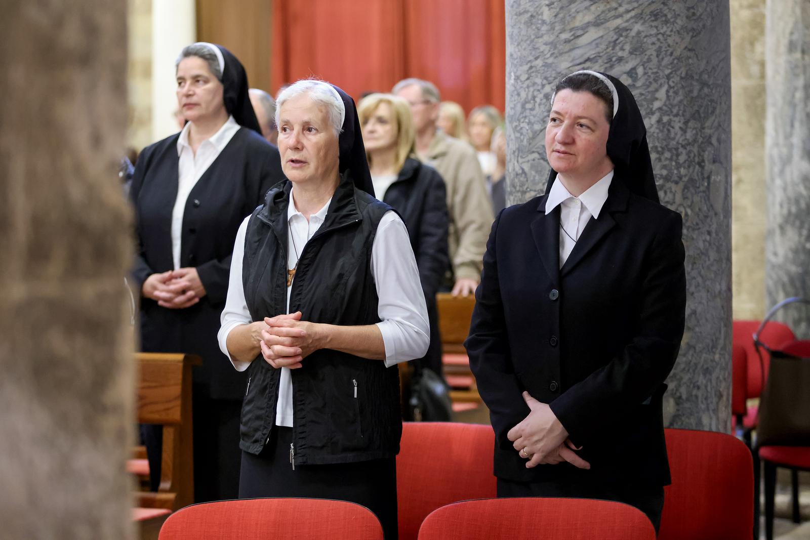 Nadbiskup Milan Zgrablić predvodio misu zadušnicu za Papu Franju Nadbiskup Milan Zgrablić predvodio misu zadušnicu za Papu Franju