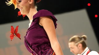 Zagreb, 250911.
U Areni Zagreb 24. i 25.09. odrzava se Beauty i Lifestyle Show, sajam ljepote.
Najveci show danas napravili su sarajevski frizeri.
Na slici: Sarajevo hair show.
Foto: Neja Markicevic / CROPIX Zagreb, 250911.
U Areni Zagreb 24. i 25.09. odrzava se Beauty i Lifestyle Show, sajam ljepote.
Najveci show danas napravili su sarajevski frizeri.
Na slici: Sarajevo hair show.
Foto: Neja Markicevic / CROPIX