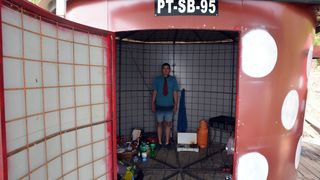 Uskoci: Dok plovimo na splavi, boravimo u loncima – otac i tri sina vlasnici zanimljivog plovila Uskoci: Dok plovimo na splavi, boravimo u loncima – otac i tri sina vlasnici zanimljivog plovila