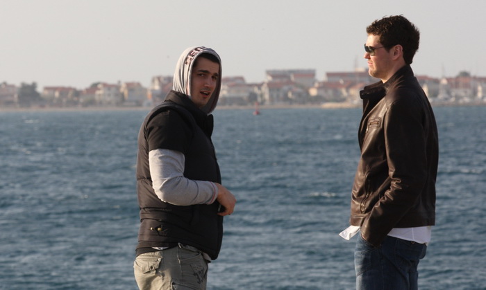 Zadar, 190312.
Rukometasi Zagreba Josip Valcic i Jakov Gojun uzivali su gledajuci vratolomije kitesurfera u blizini zadarskih orgulja.
Foto : Andrija Lucic / cropix Zadar, 190312.
Rukometasi Zagreba Josip Valcic i Jakov Gojun uzivali su gledajuci vratolomije kitesurfera u blizini zadarskih orgulja.
Foto : Andrija Lucic / cropix