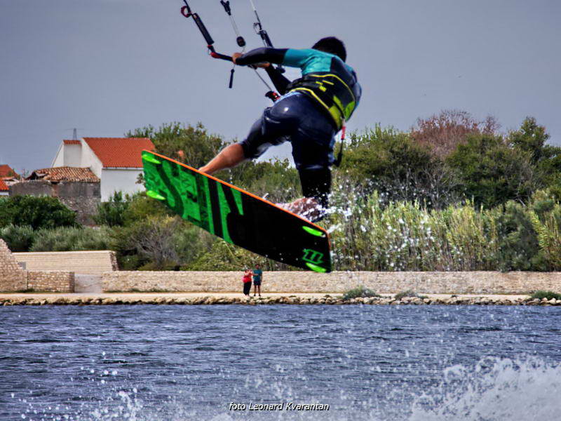 Kite surferi guštaju u Ninu