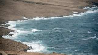 Olujna bura prekinula trajektni promet između Prizne i Žigljena. Photo: Dalibor Urukalović/PIXSELL Olujna bura prekinula trajektni promet između Prizne i Žigljena. Photo: Dalibor Urukalović/PIXSELL