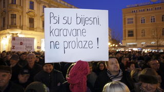 Zagreb, 040311.
Peti po redu, protuvladin prosvjed tzv. facebook grupe zapocinje veceras na Cvjetnom trgu.
Na fotografiji: Transparenti.
Foto: Davor Pongracic / CROPIX Zagreb, 040311.
Peti po redu, protuvladin prosvjed tzv. facebook grupe zapocinje veceras na Cvjetnom trgu.
Na fotografiji: Transparenti.
Foto: Davor Pongracic / CROPIX