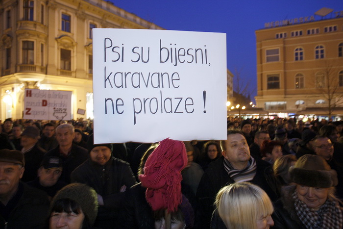 Zagreb, 040311.
Peti po redu, protuvladin prosvjed tzv. facebook grupe zapocinje veceras na Cvjetnom trgu.
Na fotografiji: Transparenti.
Foto: Davor Pongracic / CROPIX Zagreb, 040311.
Peti po redu, protuvladin prosvjed tzv. facebook grupe zapocinje veceras na Cvjetnom trgu.
Na fotografiji: Transparenti.
Foto: Davor Pongracic / CROPIX