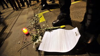 Zagreb, 040311.
Ilica.
Peti po redu, protuvladin prosvjed tzv. facebook grupe.
Na fotografiji: Prosvjednici na Trgu zrtava fasizma kod sredisnjice HDZ-a.
Foto: Boris Kovacev / CROPIX Zagreb, 040311.
Ilica.
Peti po redu, protuvladin prosvjed tzv. facebook grupe.
Na fotografiji: Prosvjednici na Trgu zrtava fasizma kod sredisnjice HDZ-a.
Foto: Boris Kovacev / CROPIX