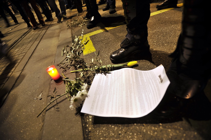 Zagreb, 040311.
Ilica.
Peti po redu, protuvladin prosvjed tzv. facebook grupe.
Na fotografiji: Prosvjednici na Trgu zrtava fasizma kod sredisnjice HDZ-a.
Foto: Boris Kovacev / CROPIX Zagreb, 040311.
Ilica.
Peti po redu, protuvladin prosvjed tzv. facebook grupe.
Na fotografiji: Prosvjednici na Trgu zrtava fasizma kod sredisnjice HDZ-a.
Foto: Boris Kovacev / CROPIX