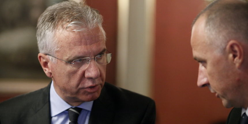 Zagreb, 060912.
Redovna sjednica Vlade RH u Banskim dvorima na Markovom trgu.
Na slici: ministar zdravlja Rajko Ostojic i ministar graditeljstva Ivan Vrdoljak.
Foto: Dragan Matic / CROPIX Zagreb, 060912.
Redovna sjednica Vlade RH u Banskim dvorima na Markovom trgu.
Na slici: ministar zdravlja Rajko Ostojic i ministar graditeljstva Ivan Vrdoljak.
Foto: Dragan Matic / CROPIX