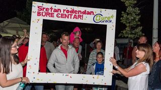 Tomislav Bralić i klapa Intrade na rođendanskoj proslavi Bure centra Tomislav Bralić i klapa Intrade na rođendanskoj proslavi Bure centra