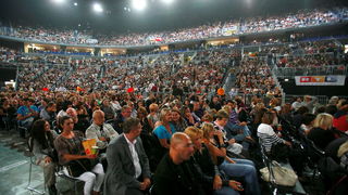 Zagreb, 200911.
Laniste, dvorana Arena.
Koncert britanskog pjevaca i tekstopisaca George Michaela.
Na slici: publika.
Foto: Goran Mehkek / CROPIX Zagreb, 200911.
Laniste, dvorana Arena.
Koncert britanskog pjevaca i tekstopisaca George Michaela.
Na slici: publika.
Foto: Goran Mehkek / CROPIX