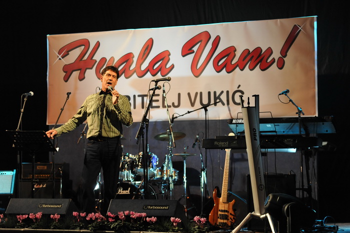 Zadar, 211112
Dvorana Jazine.
Humanitarni koncert za obitelj Vukic iz zadarskih arbanasa koja ce, ukoliko se ne skupe potrebna sredstva, uskoro biti delozirana iz svog doma.
Na fotografiji: detalj s koncerta.
Foto: Luka Gerlanc / CROPIX Zadar, 211112
Dvorana Jazine.
Humanitarni koncert za obitelj Vukic iz zadarskih arbanasa koja ce, ukoliko se ne skupe potrebna sredstva, uskoro biti delozirana iz svog doma.
Na fotografiji: detalj s koncerta.
Foto: Luka Gerlanc / CROPIX