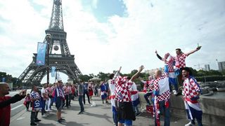 Euro 2016: Hrvatski navijači napravili fenomenalnu atmosferu u Parizu. Photo: Sanjin Strukić/PIXSELL Euro 2016: Hrvatski navijači napravili fenomenalnu atmosferu u Parizu. Photo: Sanjin Strukić/PIXSELL