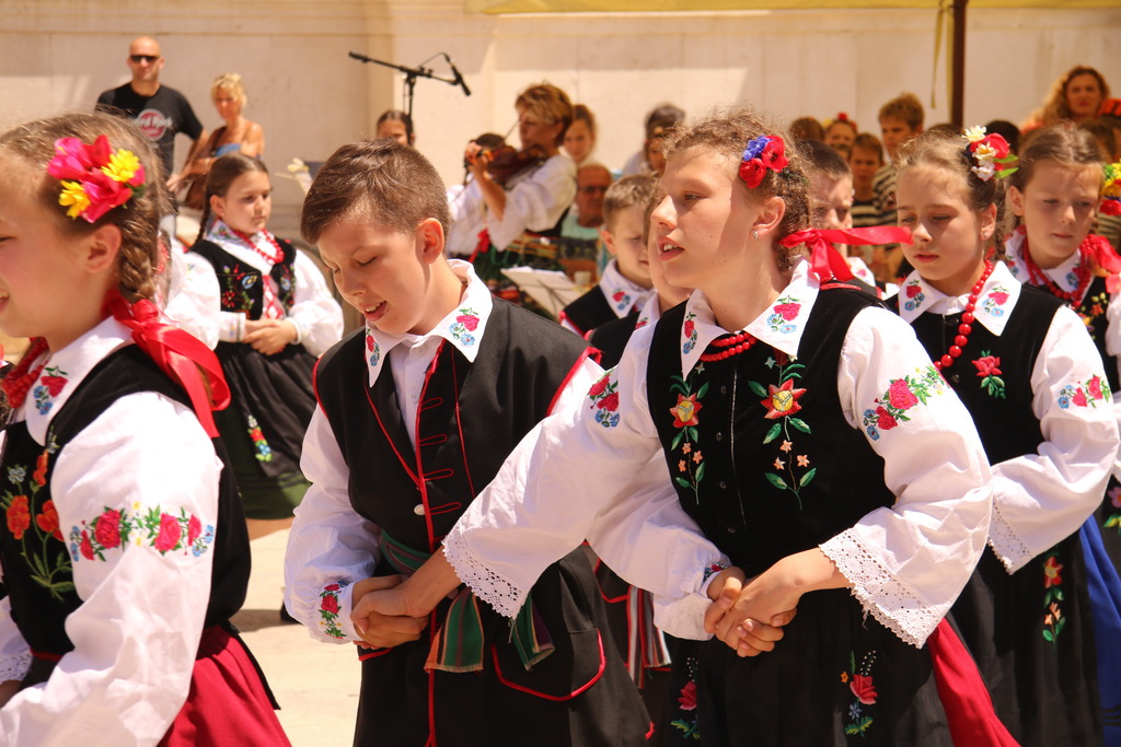 OŠ Zadarski otoci, učenici na Narodnom trgu