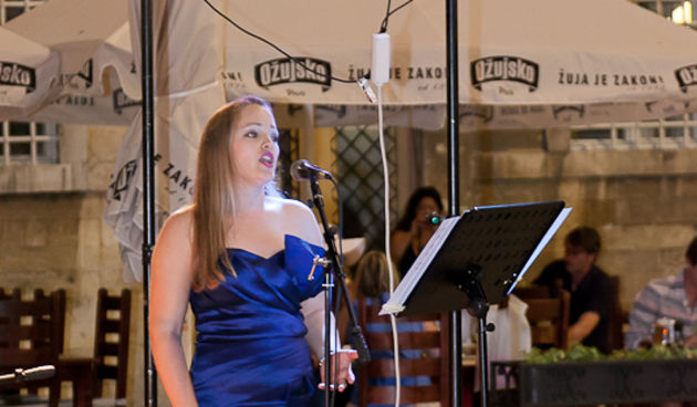 Festival Zadar classic open air na trgu Petra Zoranića, sopranistica Nela Šarić i pijanistica Blanka Aždajić Medić, foto: Darko Belančić