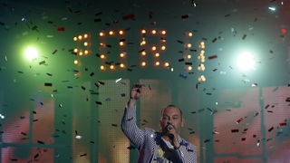 Biograd na moru, 150510
Cetvrta i posljednja vecer Porina u Biogradu na moru. 
Na slici: Toni Cetinski, dobitnik Porina za hit godine.
Foto: Jure Miskovic / CROPIX