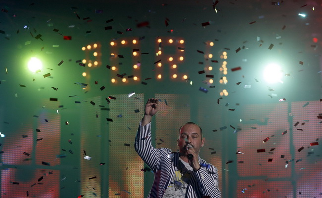 Biograd na moru, 150510
Cetvrta i posljednja vecer Porina u Biogradu na moru. 
Na slici: Toni Cetinski, dobitnik Porina za hit godine.
Foto: Jure Miskovic / CROPIX