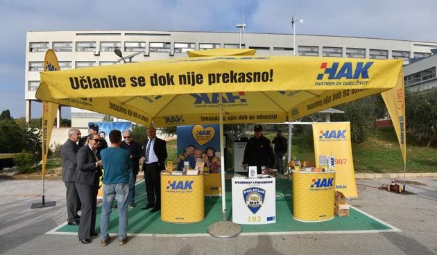 Auto klub Zadar prezentirao simulator prevrtanja i sudara, Foto: Dino Stanin/PIXSELL