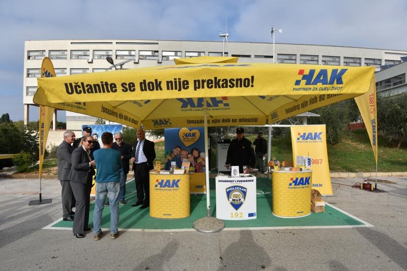 Auto klub Zadar prezentirao simulator prevrtanja i sudara, Foto: Dino Stanin/PIXSELL Auto klub Zadar prezentirao simulator prevrtanja i sudara, Foto: Dino Stanin/PIXSELL