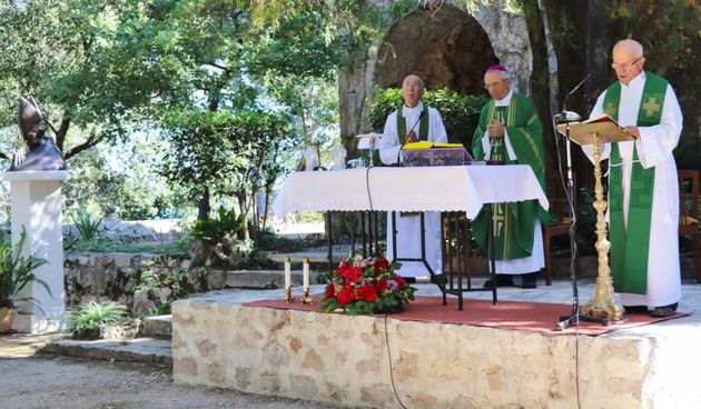 U samostanu na Školjiću otkrivena bista kardinalu Alojziju Stepincu, nadbiskup Želimir Puljić predvodio misno slavlje