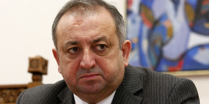 Zagreb, 141212.
Sabor.
Klub zastupnika HDSSB-a odrzao press konferenciju sa temom prijedloga Kluba zastupnika HDSSB-a o novim zakonskim rjesenjima Zakona o drzavnom odvjetnistvu i Zakona o Sigurnosno obavjestajnom sustavu RH.
Na fotografiji: Dinko Buric. Zagreb, 141212.
Sabor.
Klub zastupnika HDSSB-a odrzao press konferenciju sa temom prijedloga Kluba zastupnika HDSSB-a o novim zakonskim rjesenjima Zakona o drzavnom odvjetnistvu i Zakona o Sigurnosno obavjestajnom sustavu RH.
Na fotografiji: Dinko Buric.